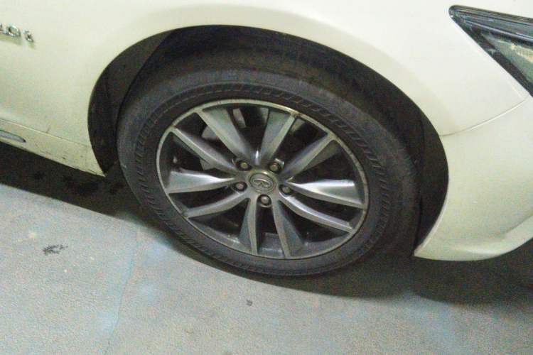 Used Infiniti Q50L 2015 2.0T Enjoyment Edition Right Front Wheel Hub