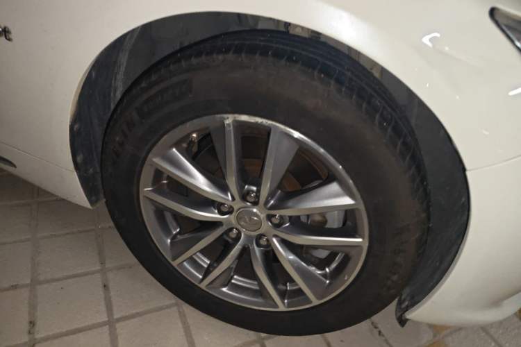 Used Infiniti Q50L 2015 2.0T Comfort Edition Right Front Wheel Hub