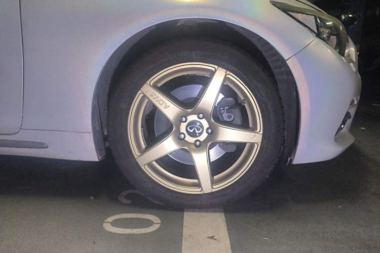 Used Infiniti Q50L 2015 2.0T Enjoyment Edition Right Front Wheel Hub