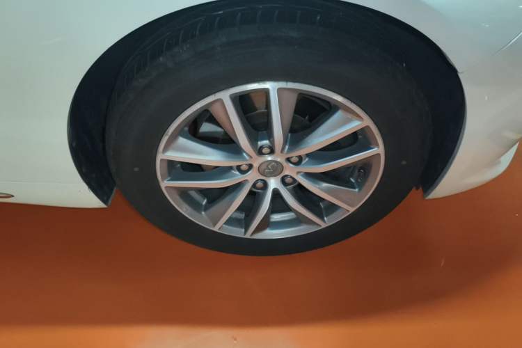 Used Infiniti Q50L 2015 2.0T Enjoyment Edition Right Front Wheel Hub