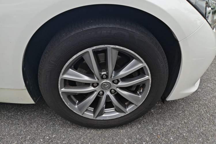 Used Infiniti Q50L 2015 2.0T Enjoyment Edition Right Front Wheel Hub