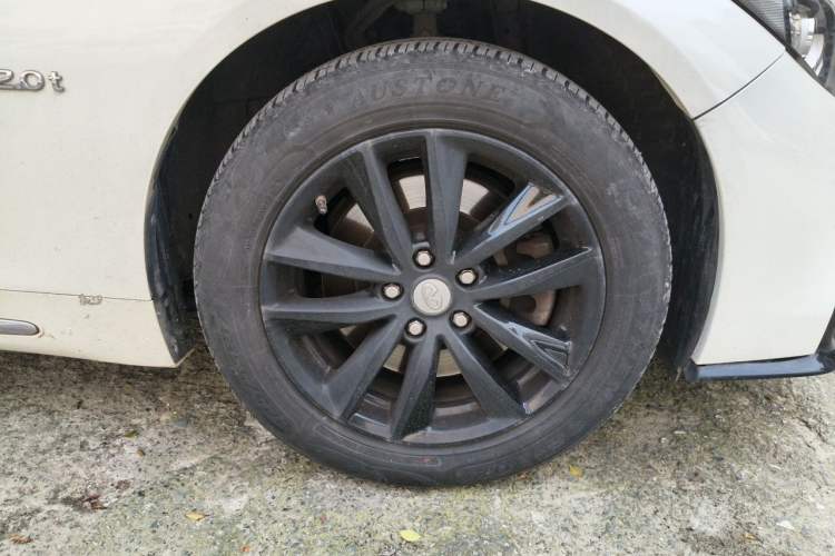 Used Infiniti Q50L 2015 2.0T Enjoyment Edition Right Front Wheel Hub