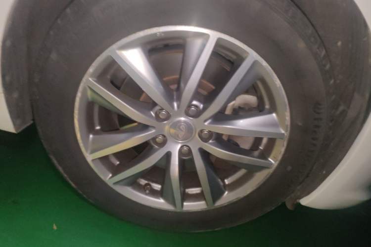 Used Infiniti Q50L 2015 2.0T Enjoyment Edition Right Front Wheel Hub