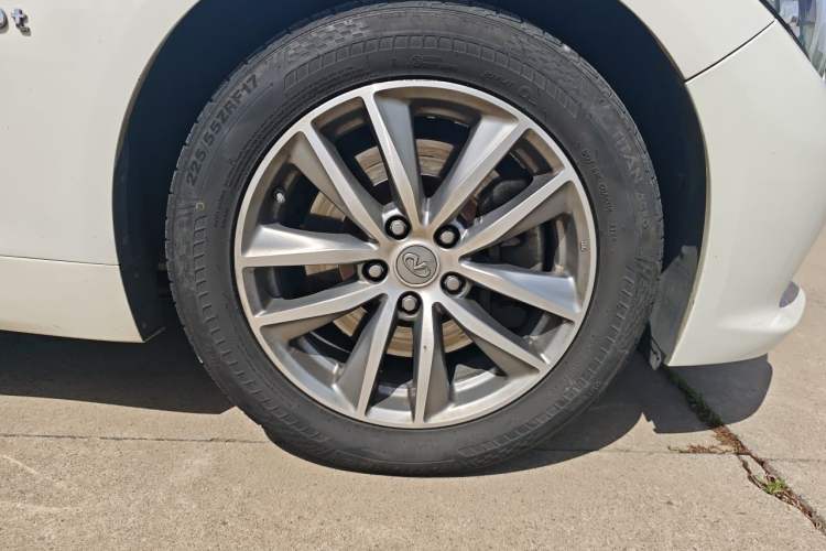 Used Infiniti Q50L 2015 2.0T Enjoyment Edition Right Front Wheel Hub
