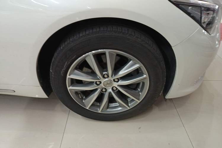 Used Infiniti Q50L 2015 2.0T Luxury Edition Right Front Wheel Hub