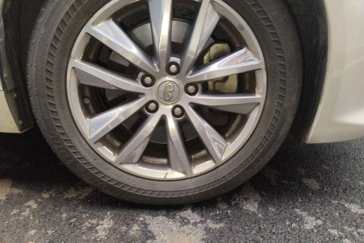 Used Infiniti Q50L 2015 2.0T Enjoyment Edition Right Front Wheel Hub