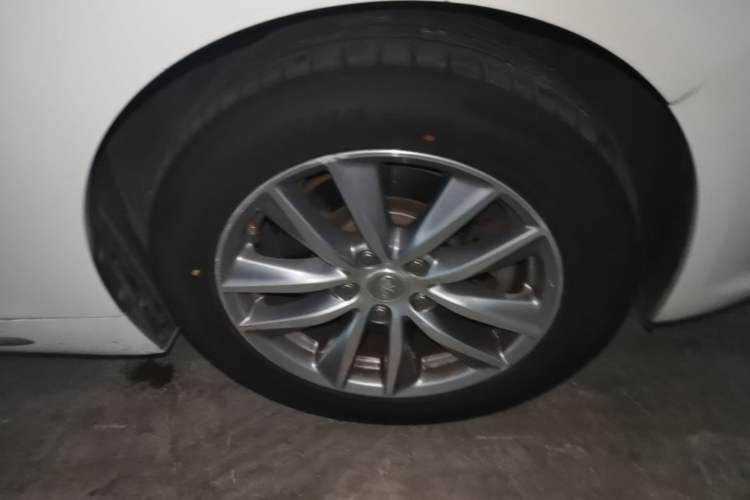 Used Infiniti Q50L 2015 2.0T Enjoyment Edition Right Front Wheel Hub