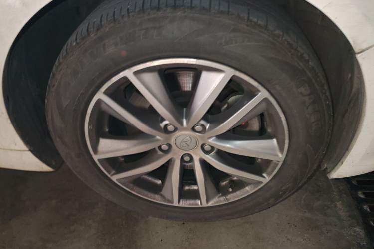 Used Infiniti Q50L 2015 2.0T Enjoyment Edition Right Front Wheel Hub