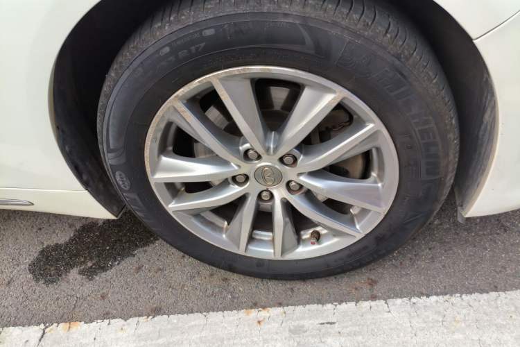 Used Infiniti Q50L 2015 2.0T Enjoyment Edition Right Front Wheel Hub