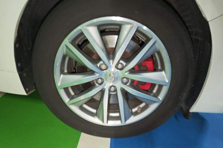 Used Infiniti Q50L 2015 2.0T Enjoyment Edition Right Front Wheel Hub