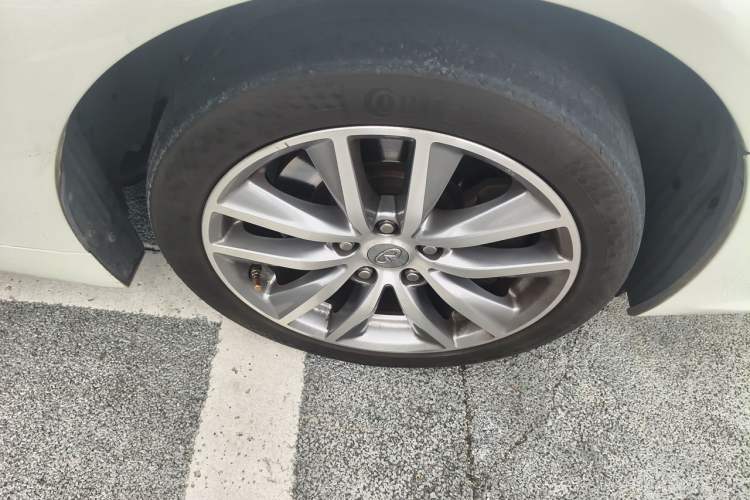 Used Infiniti Q50L 2015 2.0T Enjoyment Edition Right Front Wheel Hub