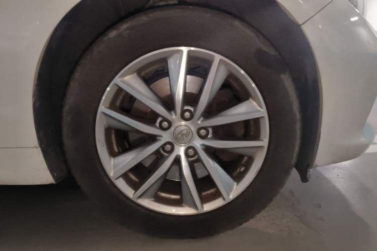 Used Infiniti Q50L 2015 2.0T Enjoyment Edition Right Front Wheel Hub