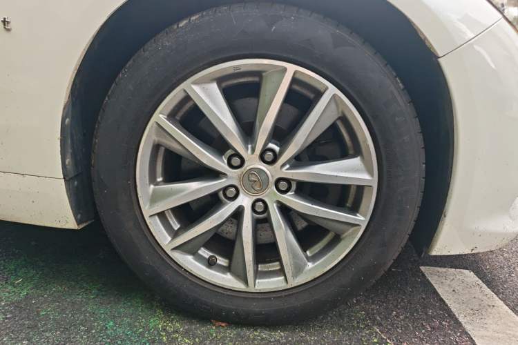 Used Infiniti Q50L 2015 2.0T Enjoyment Edition Right Front Wheel Hub