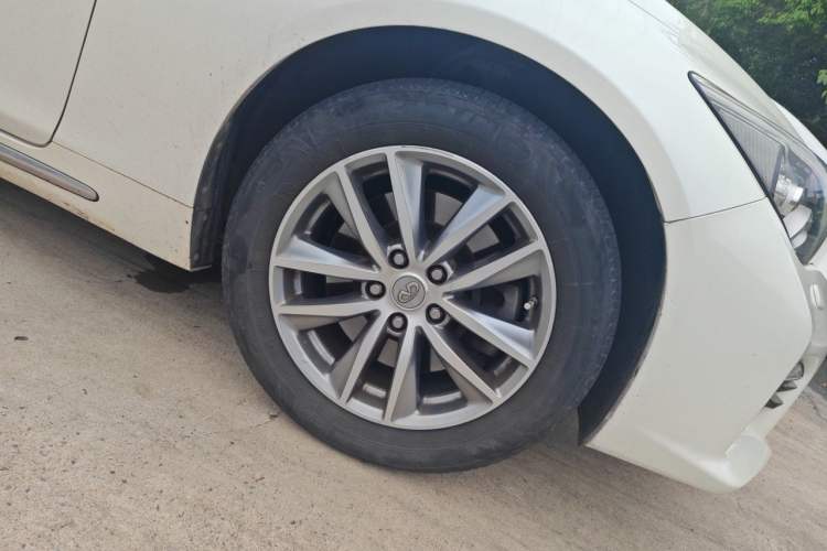 Used Infiniti Q50L 2015 2.0T Enjoyment Edition Right Front Wheel Hub