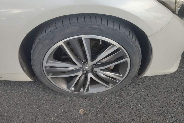 Used Infiniti Q50L 2015 2.0T Luxury Sport Edition Right Front Wheel Hub