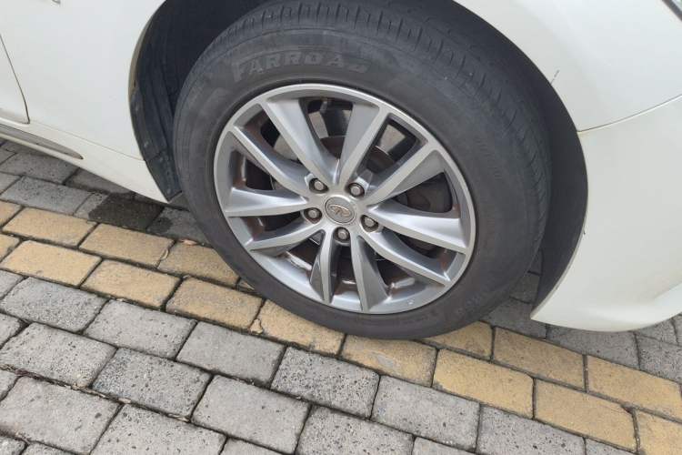 Used Infiniti Q50L 2015 2.0T Comfort Edition Right Front Wheel Hub