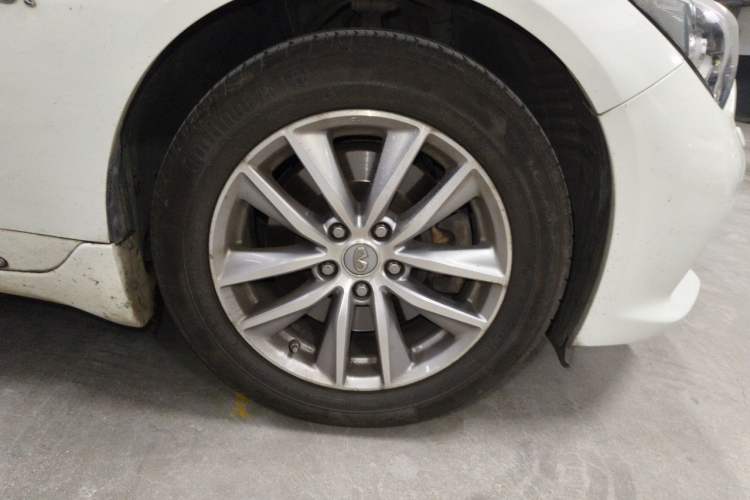Used Infiniti Q50L 2015 2.0T Enjoyment Edition Right Front Wheel Hub