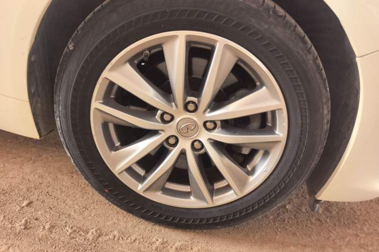 Used Infiniti Q50L 2015 2.0T Enjoyment Edition Right Front Wheel Hub