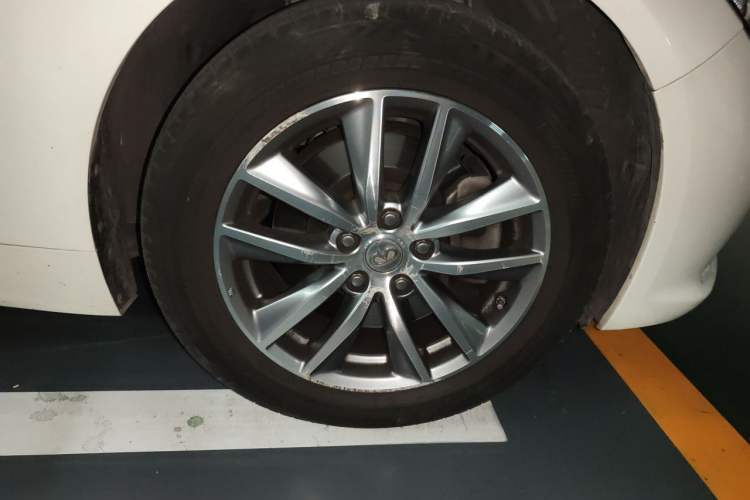 Used Infiniti Q50L 2015 2.0T Enjoyment Edition Right Front Wheel Hub
