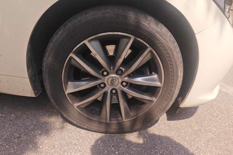 Used Infiniti Q50L 2015 2.0T Enjoyment Edition Right Front Wheel Hub