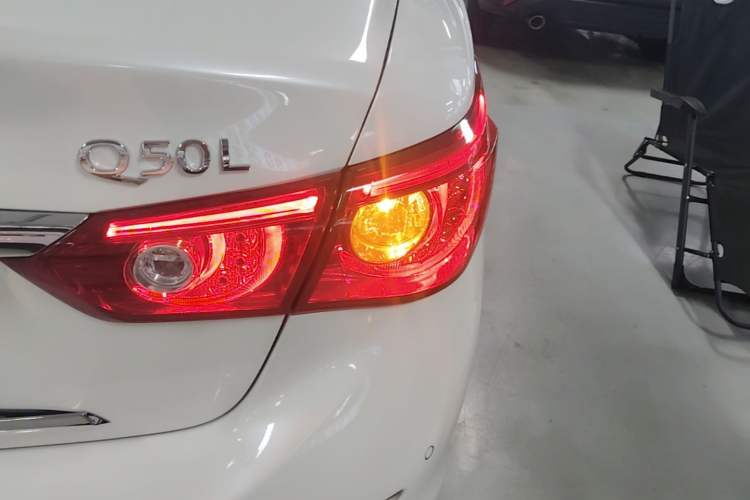 Used Infiniti Q50L 2015 2.0T Comfort Edition Right Rear Taillight