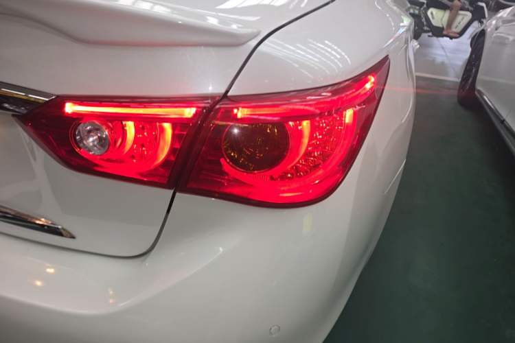 Used Infiniti Q50L 2015 2.0T Luxury Sport Edition Right Rear Taillight