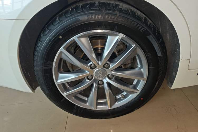 Used Infiniti Q50L 2015 2.0T Enjoyment Edition Right Rear Wheel Hub