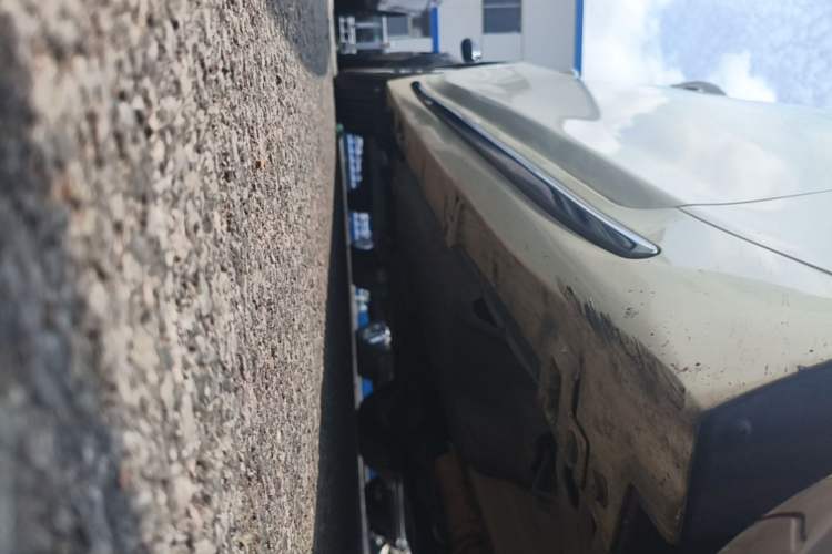 Used Infiniti Q50L 2015 2.0T Enjoyment Edition Right Side Sill