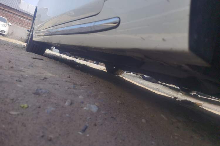 Used Infiniti Q50L 2015 2.0T Enjoyment Edition Right Side Sill