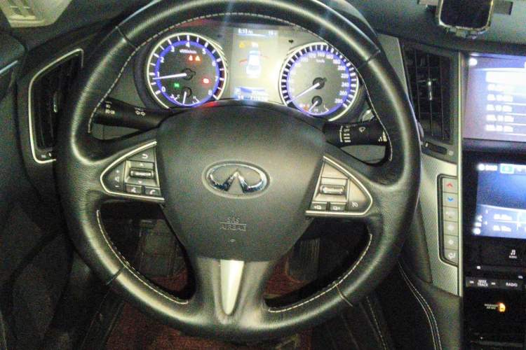 Used Infiniti Q50L 2015 2.0T Enjoyment Edition Steering Wheel