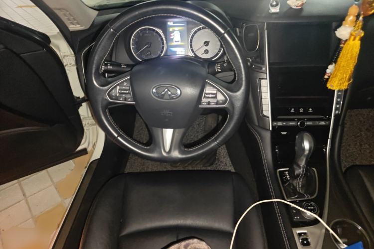 Used Infiniti Q50L 2015 2.0T Comfort Edition Steering Wheel