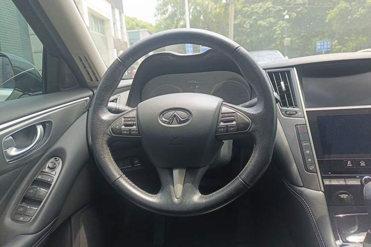 Used Infiniti Q50L 2015 2.0T Enjoyment Edition Steering Wheel