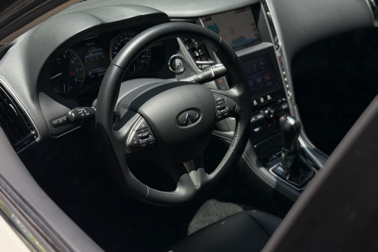 Used Infiniti Q50L 2015 2.0T Enjoyment Edition Steering Wheel