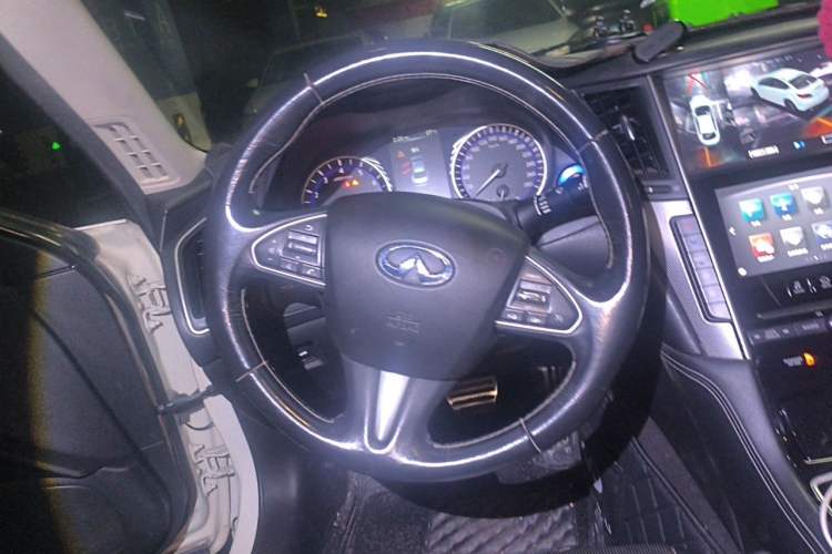 Used Infiniti Q50L 2015 2.0T Enjoyment Edition Steering Wheel