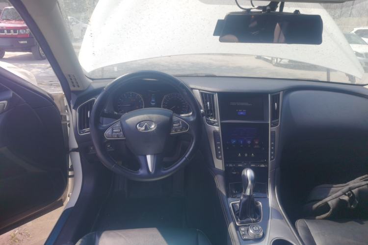 Used Infiniti Q50L 2015 2.0T Enjoyment Edition Steering Wheel