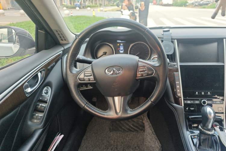Used Infiniti Q50L 2015 2.0T Luxury Edition Steering Wheel