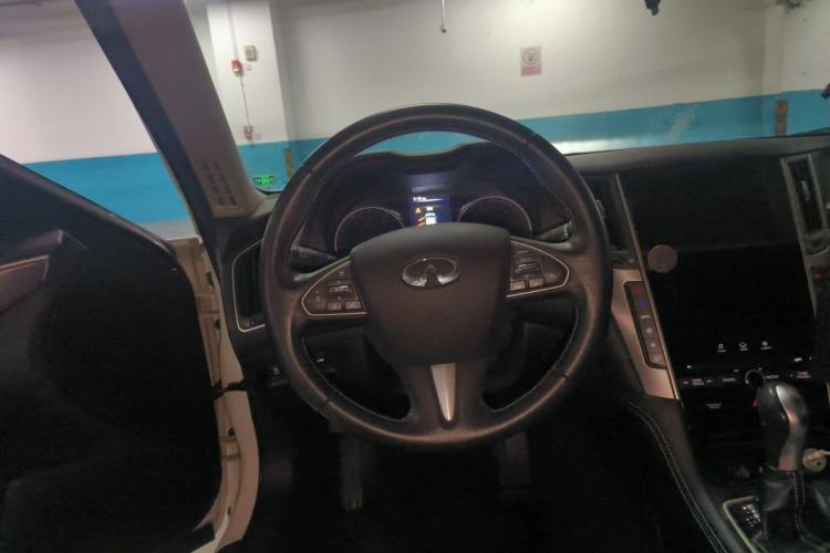 Used Infiniti Q50L 2015 2.0T Enjoyment Edition Steering Wheel