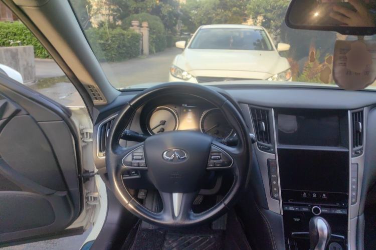 Used Infiniti Q50L 2015 2.0T Enjoyment Edition Steering Wheel