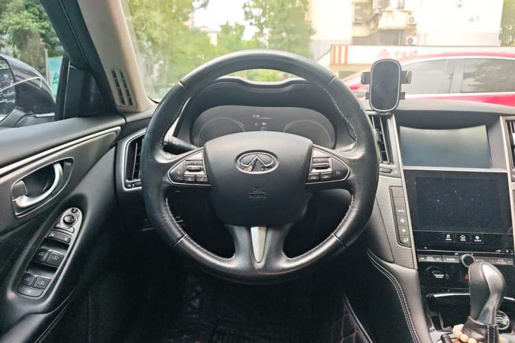 Used Infiniti Q50L 2015 2.0T Enjoyment Edition Steering Wheel