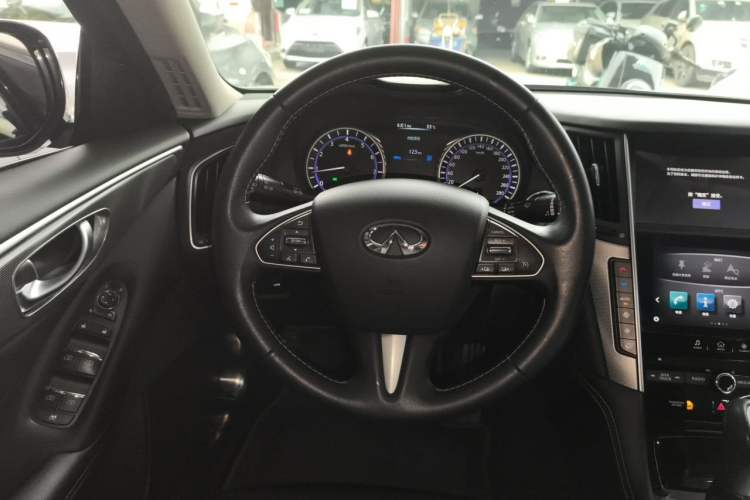 Used Infiniti Q50L 2015 2.0T Enjoyment Edition Steering Wheel