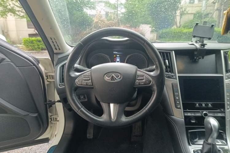 Used Infiniti Q50L 2015 2.0T Enjoyment Edition Steering Wheel
