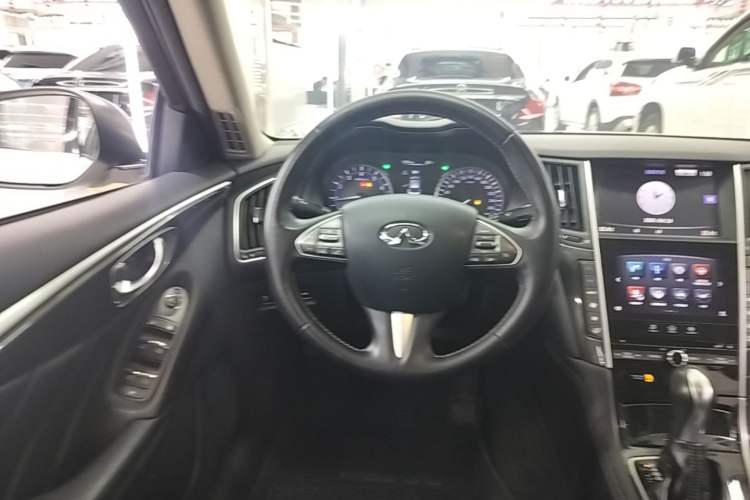 Used Infiniti Q50L 2015 2.0T Comfort Edition Steering Wheel