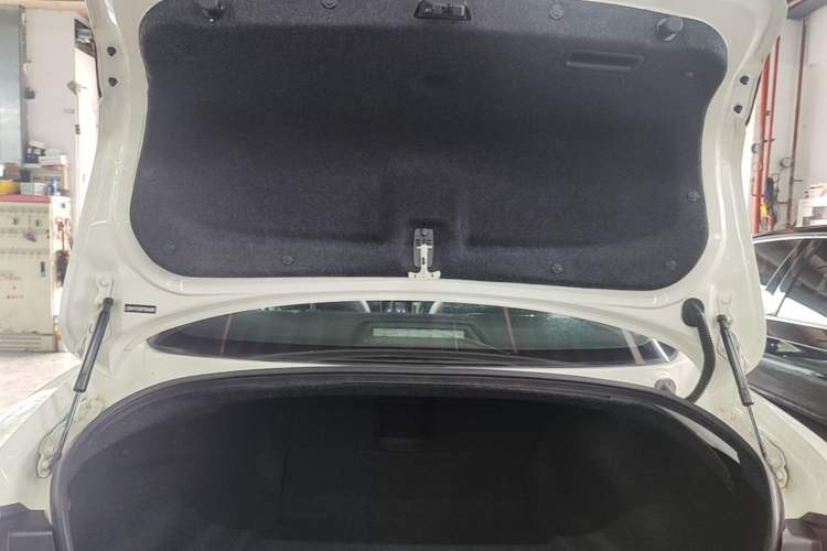 Used Infiniti Q50L 2015 2.0T Enjoyment Edition Trunk