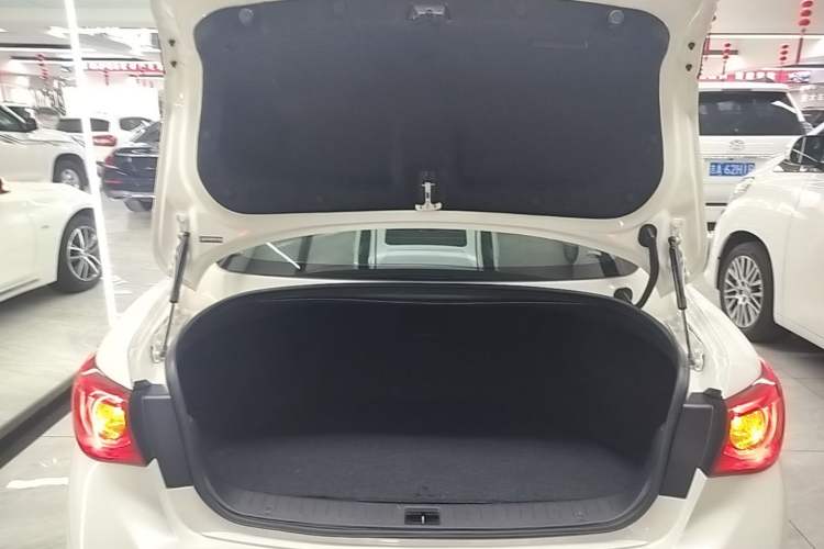 Used Infiniti Q50L 2015 2.0T Comfort Edition Trunk