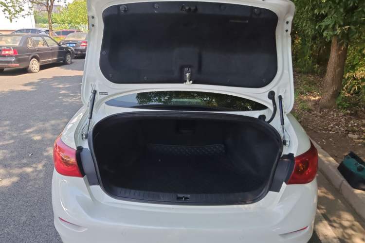 Used Infiniti Q50L 2015 2.0T Comfort Edition Trunk