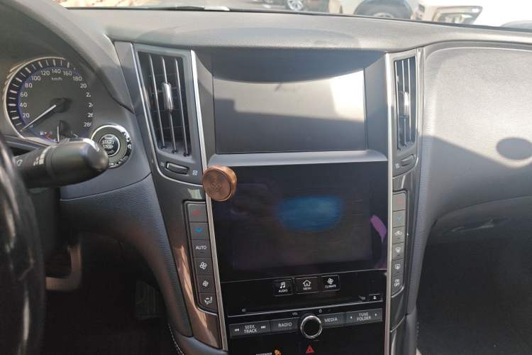 Used Infiniti Q50L 2016 2.0T Comfort Edition Audio And AC Panel