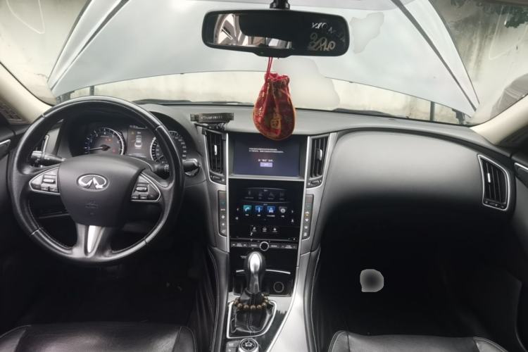 Used Infiniti Q50L 2016 2.0T Enjoyment Edition Center Console