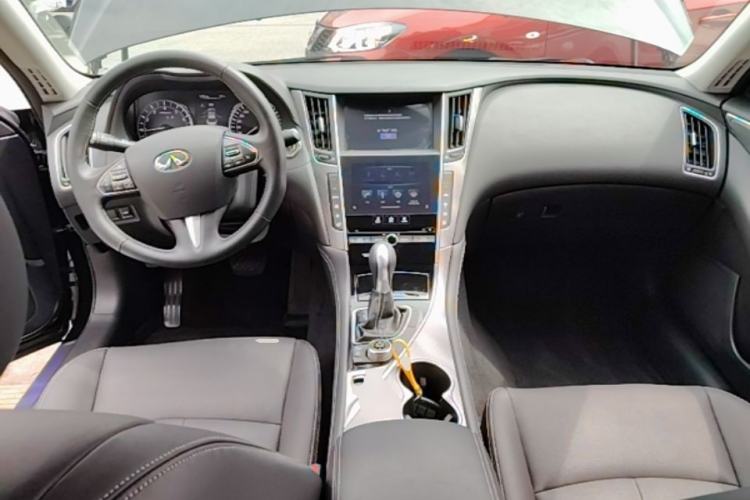 Used Infiniti Q50L 2016 2.0T Enjoyment Edition Center Console