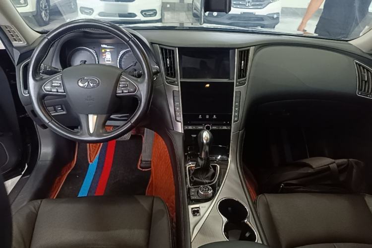 Used Infiniti Q50L 2016 2.0T Enjoyment Edition Center Console