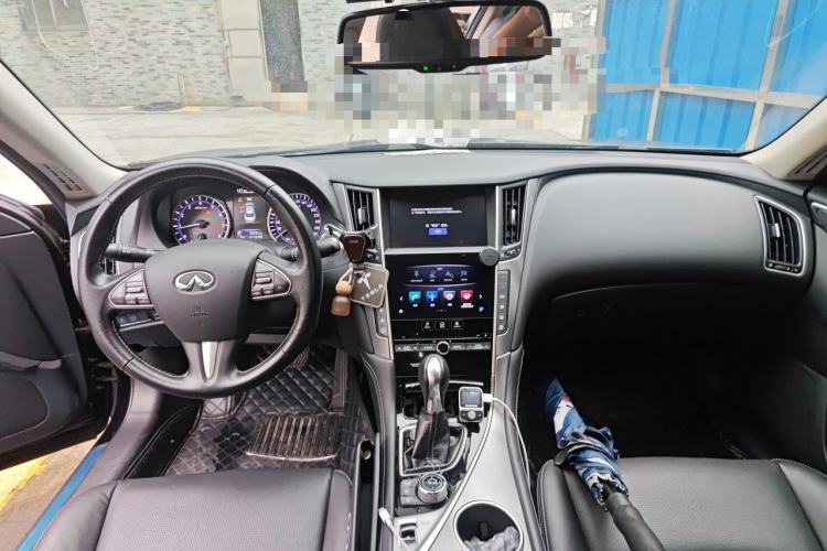 Used Infiniti Q50L 2016 2.0T Enjoyment Edition Center Console